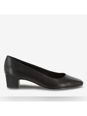 Easy Street Prim Black Block Heel Pump - NWT